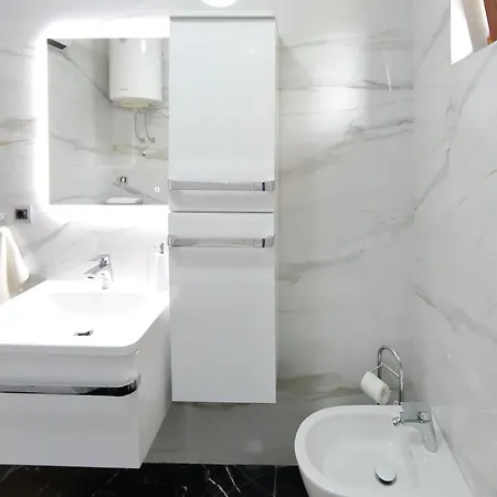 Lucijan Apartment *
