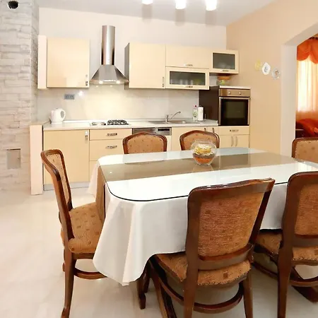 Apartment Lucijan