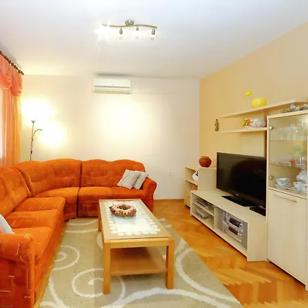 Lucijan Apartment