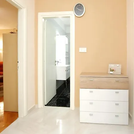 Lucijan Apartment *