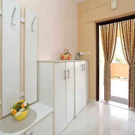 Apartment Lucijan *