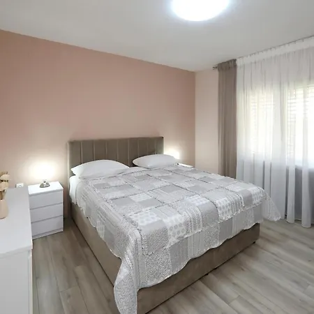 Lucijan Apartment