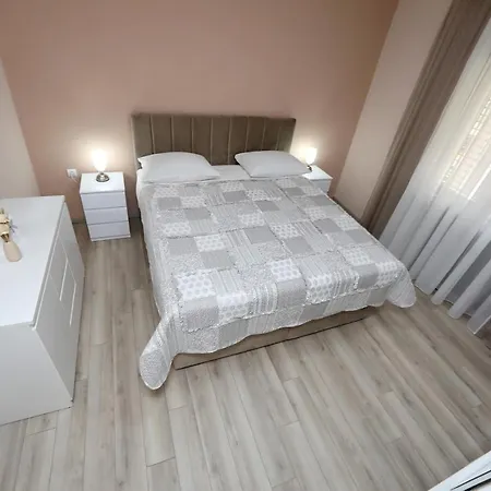 Apartment Lucijan *
