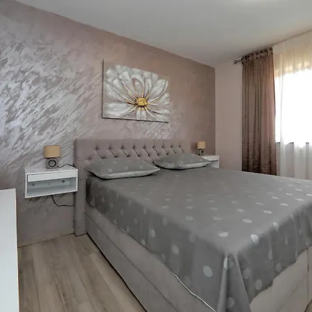 Lucijan Apartment
