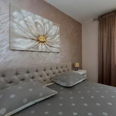 Apartment Lucijan *