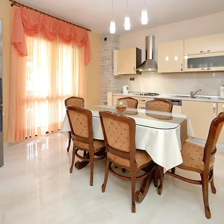 Lucijan Lejlighed Bibinje