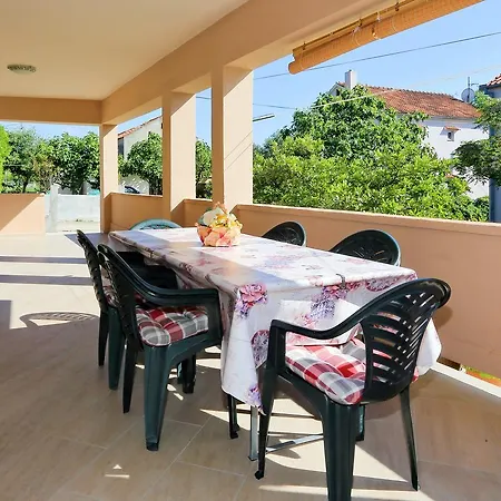Lucijan Apartment