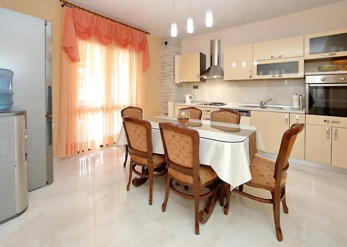 Lucijan Lejlighed Bibinje