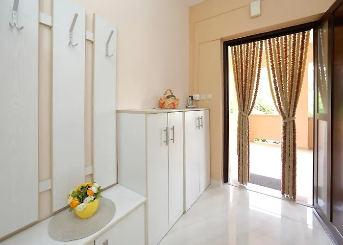 Appartement Lucijan *