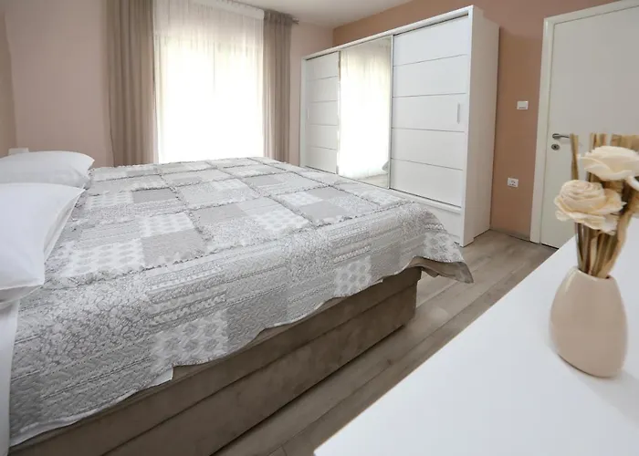 Appartement Lucijan *
