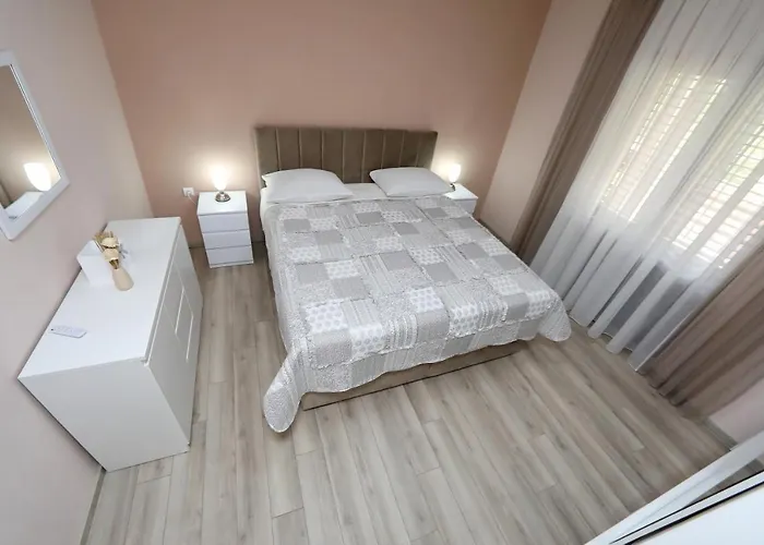 Appartement Lucijan *