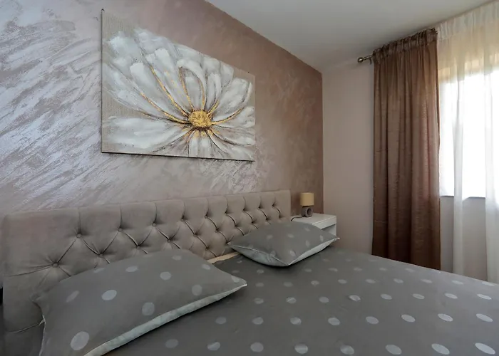 Appartement Lucijan *